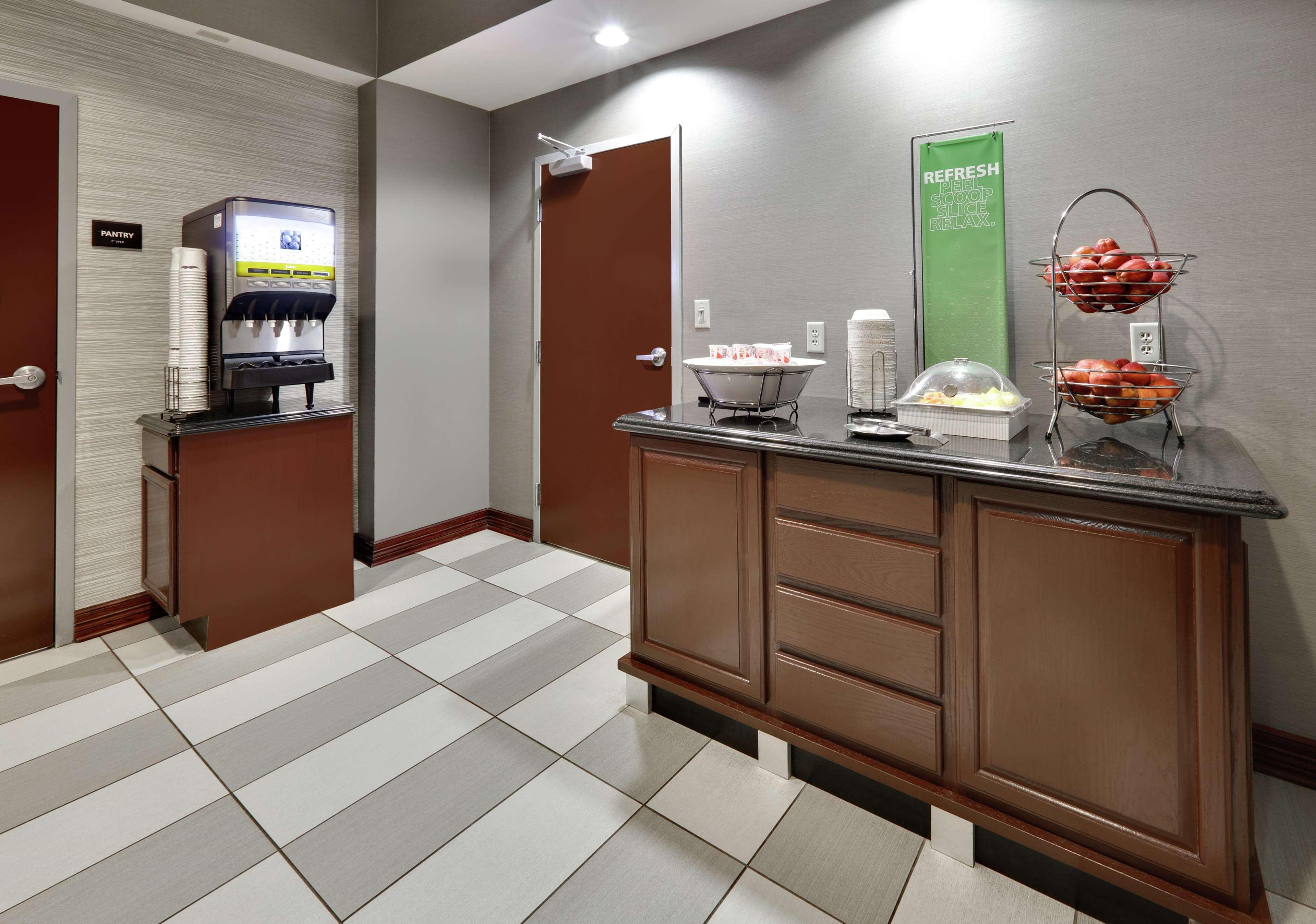 Hampton & I-20 Hotel 3*