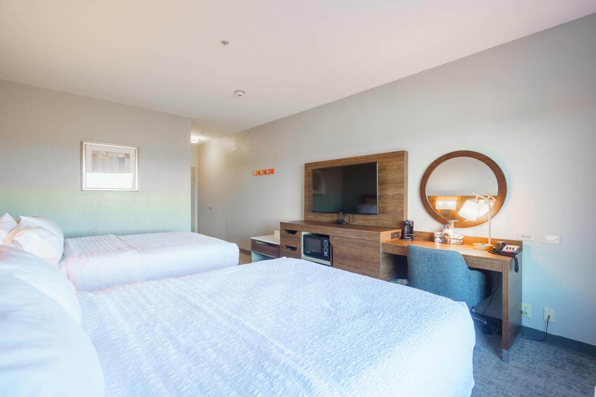Hampton & I-20 Hotel 3*